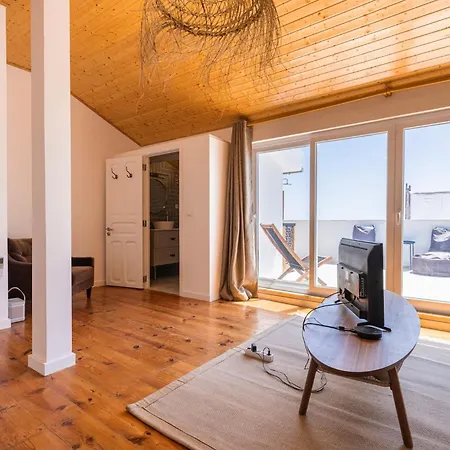 Beautiful River Views In Graca Apartment